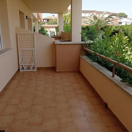Stil Mar. For 5 People With Communal Pool Apartment L'Escala