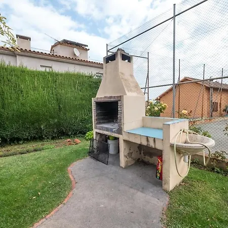 Stil Mar. For 5 People With Communal Pool L'Escala