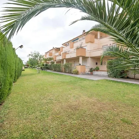 Stil Mar. For 5 People With Communal Pool Apartment L'Escala