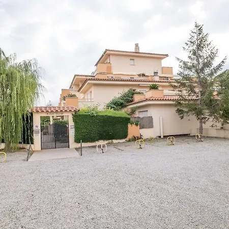 Stil Mar. For 5 People With Communal Pool Apartment