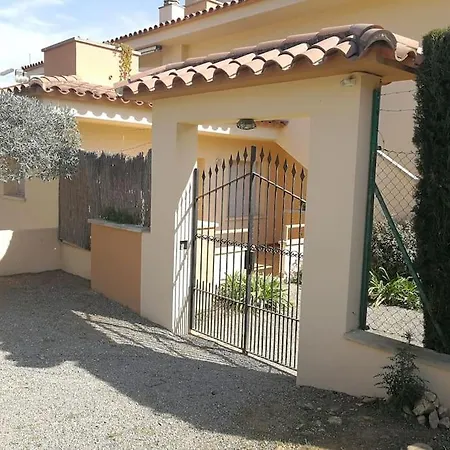 Stil Mar. For 5 People With Communal Pool Apartment