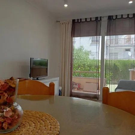 Stil Mar. For 5 People With Communal Pool Apartment *